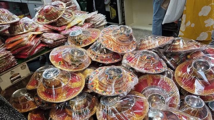 Shopkeeper Rajesh Arora, who sells goods related to Karva Chauth, says that this time the prices have come down a bit. Customers have got relief due to reduction in GST. However, the prices of mehendi have increased compared to last year.