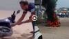 Video: ना रहेगा बांस-ना बजेगी बांसूरी, सुनी नहीं शिकायत, शख्स ने शोरूम के सामने जला दी स्कूटी, देखें वीडियो