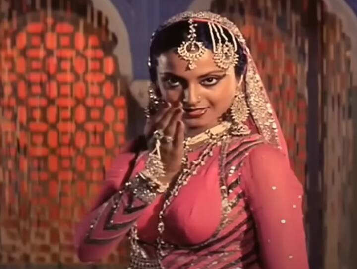 Rekha's performance in 'Salaam-e-Ishq' can never be forgotten. This song shows the sorrow and dedication of his character. Every move and every look says a lot. Rekha's style and elegance in royal attire and in the golden light transformed this song into film art.