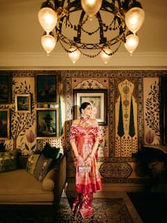 Sonam Kapoor’s Festive Glam: Traditional Banarasi Saree With A Contemporary Twist