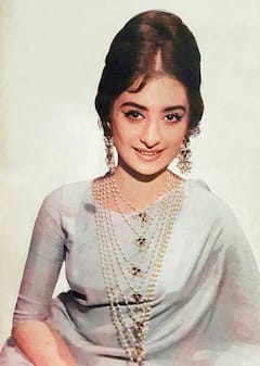 सायरा बानो की 8 तस्वीरें: कजरारे नैन और कातिल अदाएं लूट लेगी करार, देखकर कहेंगे यूं नहीं दिल हारे थे दिलीप कुमार