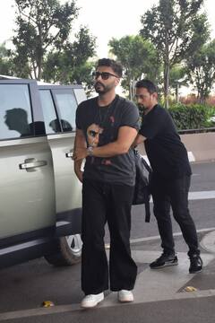 कूल अंदाज में अर्जुन कपूर हुए एयरपोर्ट पर स्पॉट, हाथ जोड़कर पैपराजी को किया ग्रीट