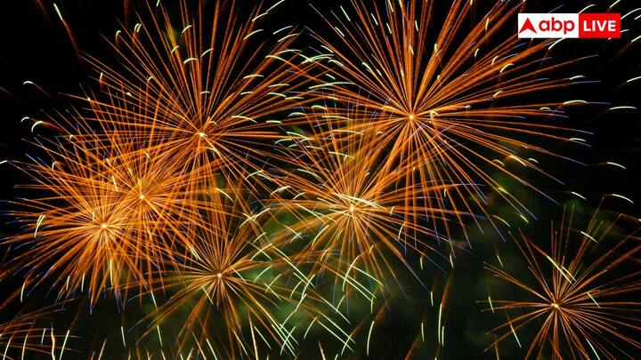 உண்மையான பசுமை பட்டாசுகளில் அடையாள சின்னங்கள் இருக்கும். குறிப்பாக CSIR-NEERI சின்னம் மற்றும் QR குறியீடு. அந்த குறியீட்டை ஸ்கேன் செய்து நம்பகத்தன்மையை சரிபார்க்கலாம்.