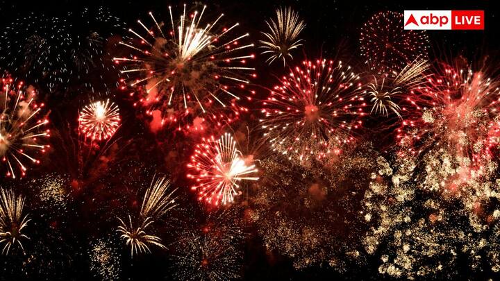 பசுமை பட்டாசுகள் மூன்று வகைப்படும். பாதுகாப்பான நீர் வெளியீட்டாளர்கள், பாதுகாப்பான தெர்மைட் கிராக்கர்ஸ் மற்றும் பாதுகாப்பான குறைந்தபட்ச அலுமினியம். ஒவ்வொரு வகையும் சுற்றுச்சூழலை மாசுபடுத்தாமல் பாதுகாக்க உதவுகிறது.