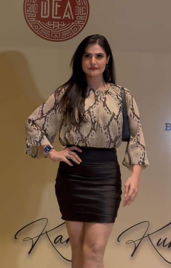 बॉलीवुड एक्ट्रेस जरीन खान ने भी करण कुंद्रा के बर्थडे बैश में शिरकत की. उन्होंने अपने स्वैग से लोगों का ध्यान अपनी तरफ खींचा.