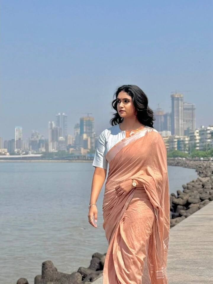 रिंकू राजगुरूने मुंबईच्या मरीन ड्राईव्ह परिसरात नवीन फोटोशूट केले आहे.