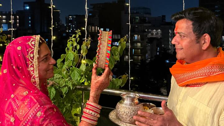 बीजेपी सांसद इस अवसर पर गोरखपुर से मुंबई पहुंचे और पत्नी प्रीति शुक्ला के साथ करवा चौथ का त्योहार मनाया.