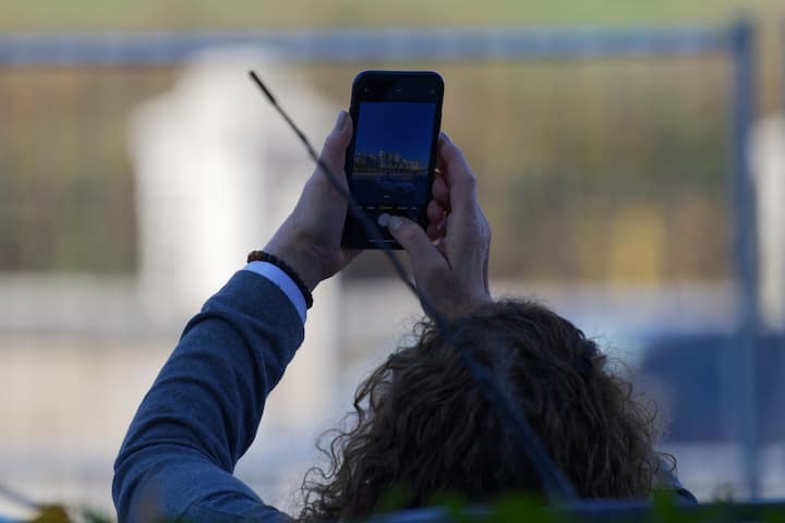 In such cases the phone should be shown in an affiliated service center quickly, as the phone may be completely closed if the problem increases.