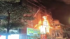 देर रात गाजियाबाद के होटल में लगी भीषण आग, दमकल कर्मियों ने 15 लोगों को किया रेस्क्यू