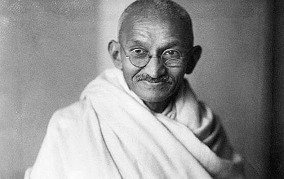 भारतात अनेक लोकांना नोबेल पुरस्कार मिळाला आहे. महात्मा गांधींना सहा वेळा नामांकन मिळूनसुद्धा त्यांना पुरस्कार मिळाला नाही.