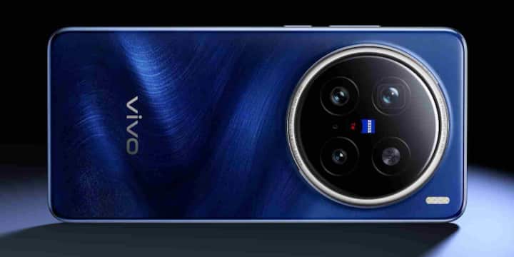 Vivo X200 Pro ने कैमरा टेक्नोलॉजी में नया बेंचमार्क सेट किया है. इसमें 50MP मेन लेंस, 200MP टेलीफोटो कैमरा, और 50MP अल्ट्रा-वाइड सेंसर मौजूद हैं. Zeiss ऑप्टिक्स और 8K वीडियो सपोर्ट के साथ इसकी तस्वीरें बेहद क्रिस्टल-क्लियर और रंगों से भरपूर आती हैं. अगर आप क्लास और क्लैरिटी दोनों चाहते हैं तो यह फोन iPhone 17 Pro का सबसे मजबूत एंड्रॉयड प्रतिद्वंद्वी है. इस फोन की कीमत करीब 94,999 रुपये है.