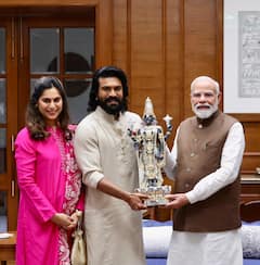 Narendra Modi - Ram Charan: నరేంద్ర మోడీని కలిసి రామ్ చరణ్ - ఉపాసన దంపతులు... ఎందుకో తెలుసా?
