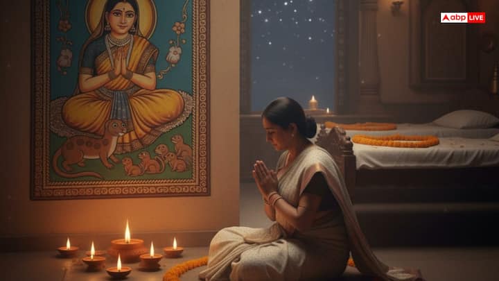 साहूकार की बहू ने श्रद्धापूर्वक अहोई माता का व्रत किया. उसने दीवार पर साही और मृत सात बच्चों का चित्र बनाया. दीप जलाया और माता से क्षमा मांगी. रात में उसने तारों को अर्घ्य दिया. उसने प्रार्थना की कि माता उसके पाप को माफ कर दें.