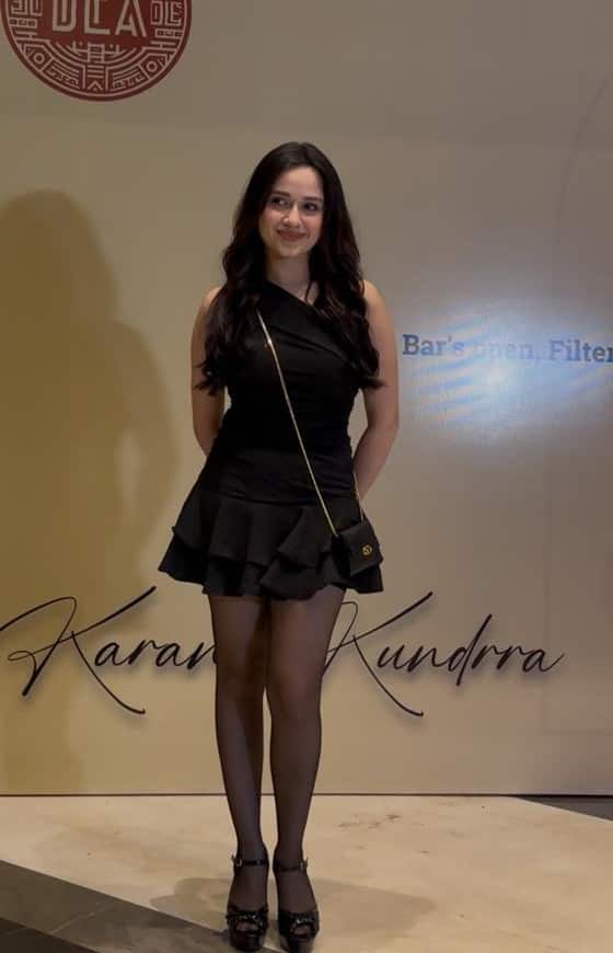 करण कुंद्रा के बर्थडे बैश में जन्नत जुबैर भी शामिल हुईं. ब्लैक शॉर्ट ड्रेस में एक्ट्रेस काफी स्टनिंग लगीं.