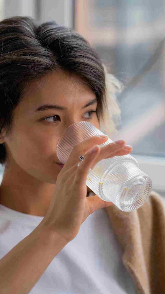 जेवण करण्यापूर्वी पाणी प्यावे की नाही?