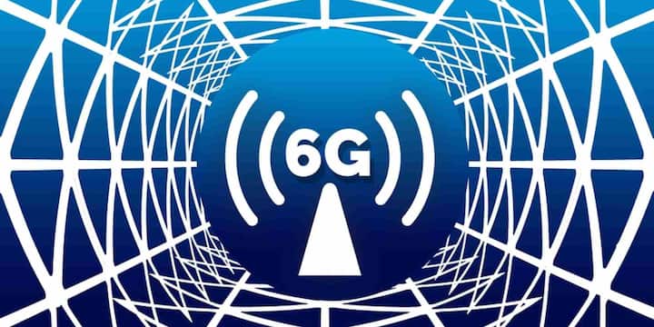 AI की मदद से 6G नेटवर्क न सिर्फ तेज़ होगा बल्कि पहले से कहीं ज़्यादा स्थिर भी. मित्तल के अनुसार, आने वाले 6G नेटवर्क में एआई आधारित ‘एजेंटिक एआई’ तकनीक का इस्तेमाल किया जाएगा जो नेटवर्क को खुद समझने और खुद को बेहतर करने में सक्षम बनाएगी. इसका सीधा असर यूजर्स के अनुभव पर पड़ेगा कॉल की आवाज़ और क्वालिटी पहले से ज़्यादा साफ होगी जबकि इंटरनेट स्पीड इतनी तेज़ होगी कि भारी-भरकम फाइलें भी कुछ सेकंड में डाउनलोड हो जाएंगी.