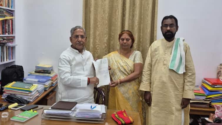 बिहार चुनाव से पहले तेजस्वी को झटका, PM मोदी के साथ मंच पर दिखने वाले RJD विधायकों का इस्तीफा