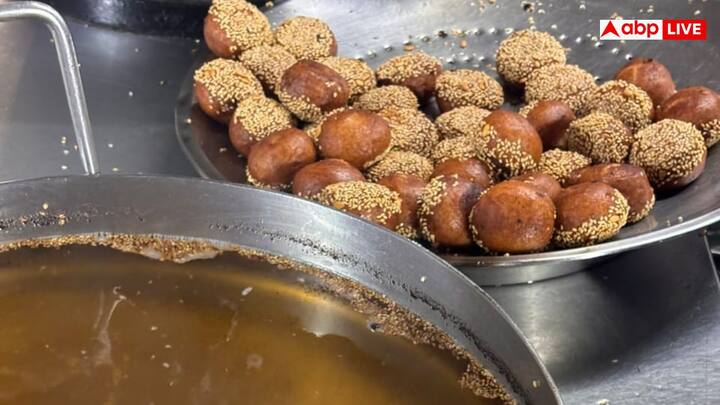 इसके अलावा आप इस लिस्ट में अनरसा भी जोड़ सकते हैं. चावल के आटे और गुड़ से बनी यह मिठाई खाने में बेहद लाजवाब लगती है. सत्तू की लस्सी का नाम भी इसमें शामिल किया जा सकता है.