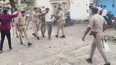 બોટાદમાં કપાસના આંદોલને લીધું હિંસક સ્વરૂપ! AAPની મહાપંચાયતમાં પોલીસ પર જબરદસ્ત પથ્થરમારો!