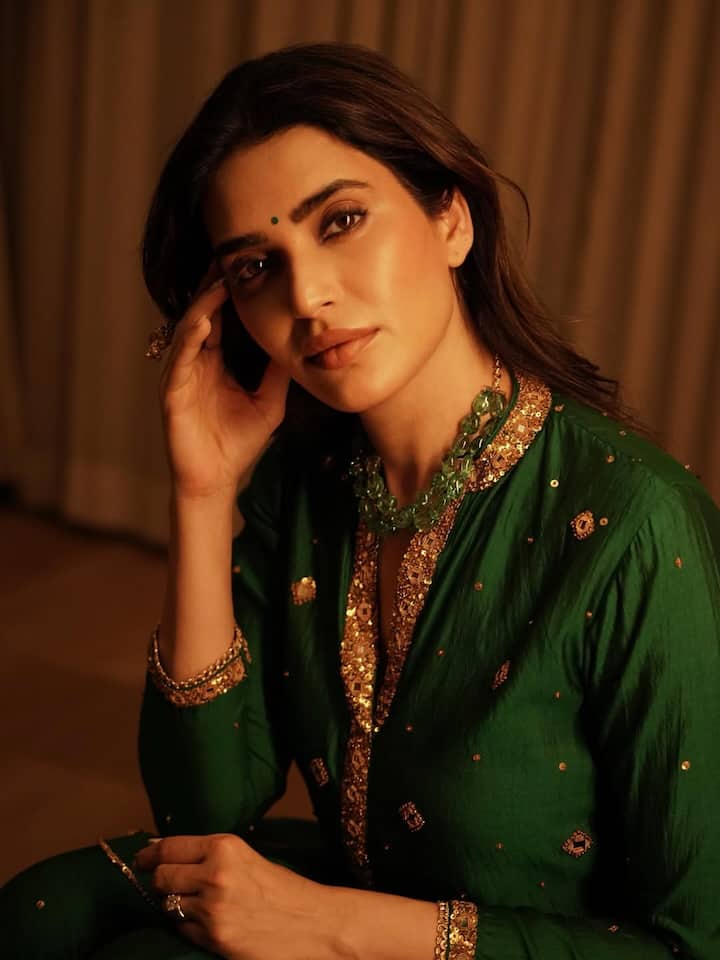 Her makeup was subtle yet impactful, featuring smoky eyes, nude lips, and a soft blush that highlighted her natural radiance.