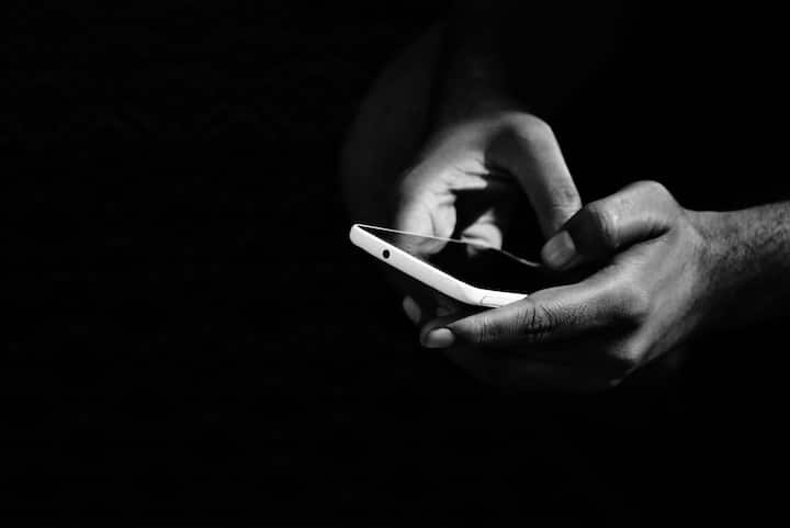 Photo Source - Pixels. This phone can be purchased online from Flipkart and Motorola India website. It will also be available offline from different retail stores.