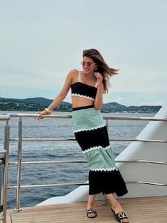 कृति सेनन की 10 तस्वीरें: किसी अप्सरा से कम खूबसूरत नहीं हैं एक्ट्रेस, पतली फिगर पर लट्टू हैं फैंस