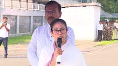 ‘রাতে ছাত্রীদের বাইরে বেরনো নিয়ন্ত্রণ করা উচিত,’ বেসরকারি মেডিক্যাল কলেজগুলিকে মমতা