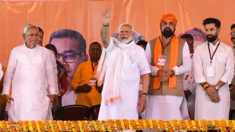 Bihar Assembly Elections 2025: नीतीश कुमार के ‘त्याग’ से हुई चिराग की बल्ले बल्ले, जानें NDA में सीटों के बंटवारे की इनसाइड स्टोरी