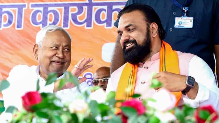 Bihar Election 2025: NDA में हुआ सीटों का बंटवारा, जानें कौन कितनी सीटों पर लड़ेगा चुनाव?