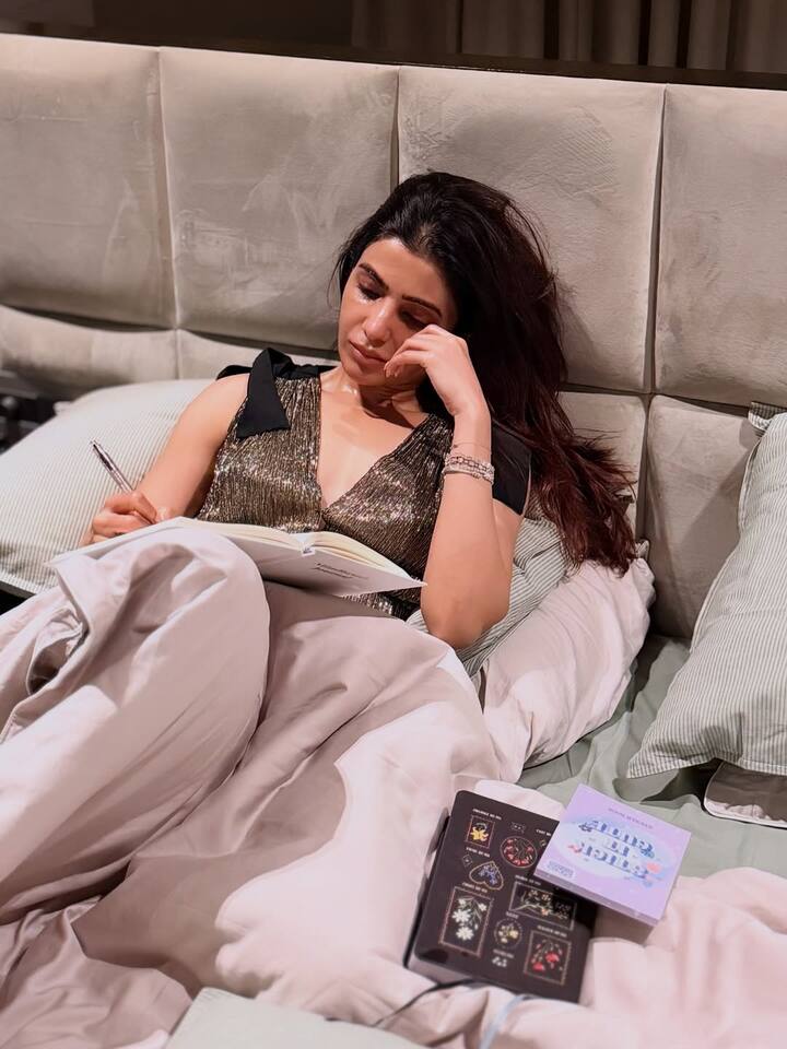 బెడ్ రూమ్ లో వర్క్ చేసుకుంటున్న సమంత (Image Courtesy: samantharuthprabhuoffl / Instagram)