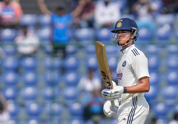 যশস্বী নিজের সপ্তম টেস্ট শতরানে একাধিক রেকর্ড ভাঙেন ও গড়েন।