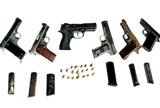 ਪੰਜਾਬ ਪੁਲਿਸ ਦੀ ਵੱਡੀ ਕਾਰਵਾਈ ! ਬੰਬੀਹਾ ਗੈਂਗ ਦੇ 2 ਬਦਮਾਸ਼ ਗ੍ਰਿਫ਼ਤਾਰ, 6 ਪਿਸਤੌਲ ਤੇ 19 ਕਾਰਤੂਸ ਬਰਾਮਦ