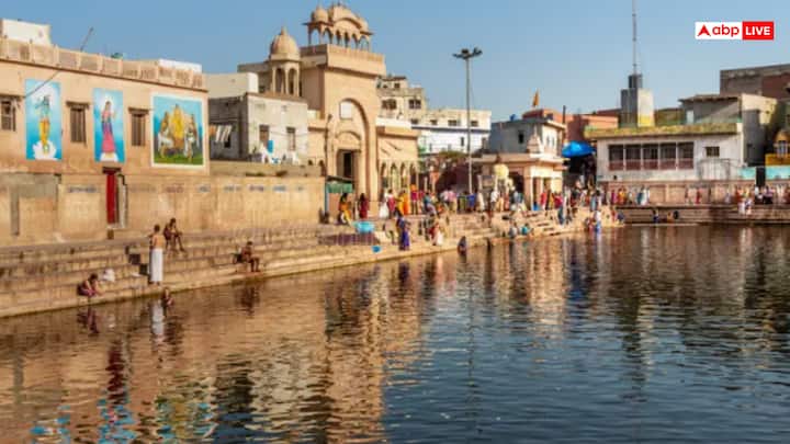 अहोई अष्टमी का व्रत और पूजा माता अहोई या देवी अहोई को समर्पित है. माताएं अपनी संतान की भलाई और दीर्घायु के लिए उनकी पूजा करती हैं. इस दिन को अहोई आठे के नाम से भी जाना जाता है, क्योंकि अहोई अष्टमी का व्रत अष्टमी तिथि के दौरान किया जाता है, जो चंद्र मास का आठवां दिन होता है. अहोई माता कोई और नहीं बल्कि देवी लक्ष्मी हैं.