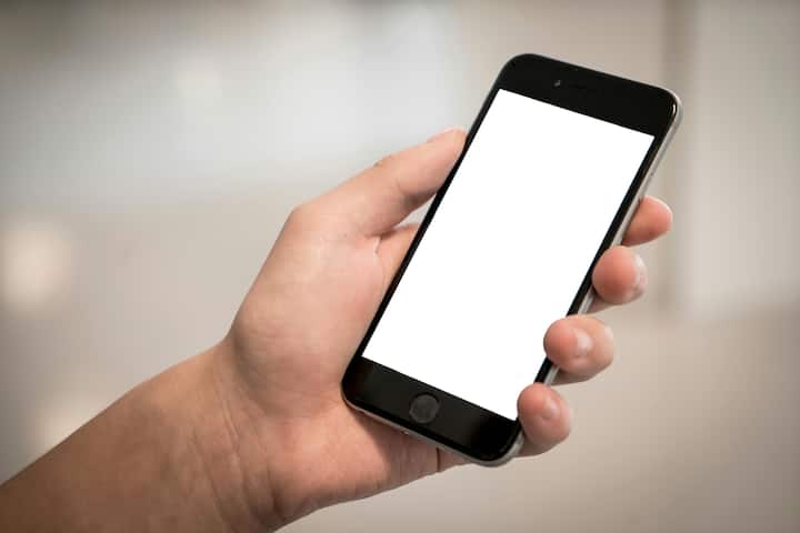 Photo Source - Pixels. There is a 5 watt charging feature support on the Moto G4 Power Phone. Once charged, the phone will be available for up to 5 hours on the phone. The phone weighs about 225 grams.