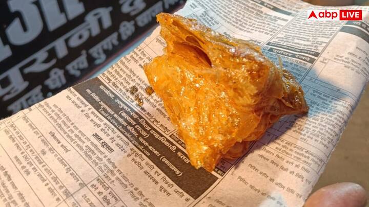 खाजा बिहार की एक और पहचान है. खासतौर पर राजगीर और गया में मिलने वाला यह कुरकुरा मीठा स्नैक शादी-ब्याह और पूजा में जरूर परोसा जाता है.