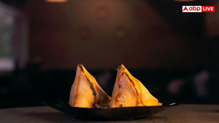 Street Food Cancer Risk: कहीं बार-बार जले हुए तेज के समोसे तो नहीं खाते आप, जानें कितना बढ़ जाता है कैंसर का रिस्क