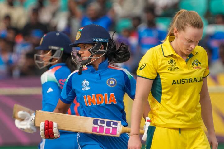 भारत आणि ऑस्ट्रेलिया महिला संघांमध्ये विशाखापट्टणमच्या मैदानावर सुरू असलेल्या आयसीसी महिला वनडे विश्वचषक 2025 च्या सामन्यात भारतीय संघाने टॉस गमावून प्रथम फलंदाजी घेतली आहे.