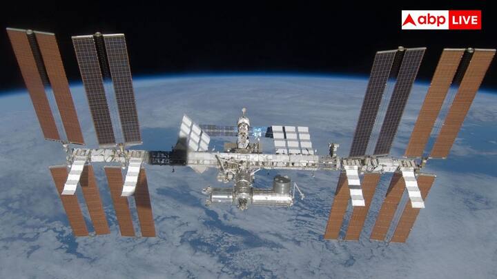 1998 से पृथ्वी की परिक्रमा कर रहा अंतरराष्ट्रीय अंतरिक्ष स्टेशन अब तक का सबसे महंगा मानव निर्मित ढांचा है. इसकी अनुमानित लागत 150 अरब डॉलर है. यह अमेरिका, रूस, जापान, कनाडा और यूरोप के बीच वैश्विक सहयोग का परिणाम है.