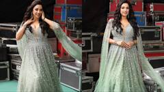 टीवी की 'अनुपमा' पर चढ़ा ग्लैमर का खुमार, डीपनेक गाउन में दिए ऐसे-ऐसे पोज