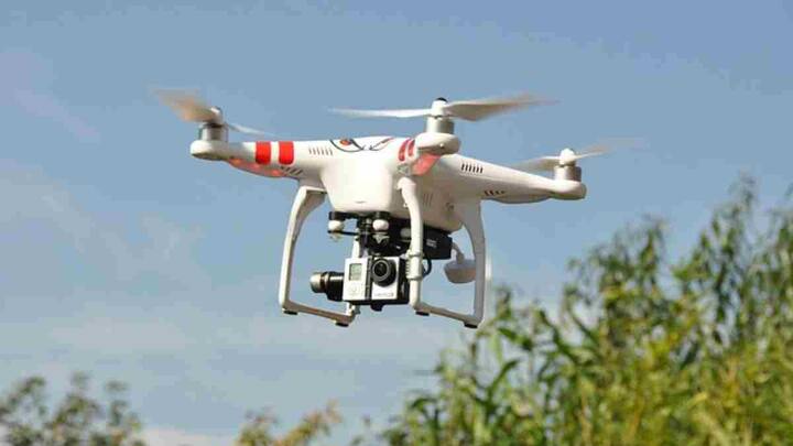 Drone: आज के समय में ड्रोन सिर्फ फोटोग्राफी या वीडियो शूट तक सीमित नहीं रह गए हैं. इन्हें कृषि, सर्वेक्षण, सुरक्षा और डिलीवरी जैसे कई कामों में इस्तेमाल किया जा रहा है.