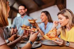 रोज रात्री 9 नंतर जेवताय? ही सवय तुमच्या हृदयासाठी घातक ठरू शकते!