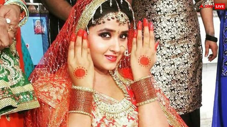 खेसारी लाल यादव की Ex गर्लफ्रेंड ने की गुपचुप शादी? गले में वरमाला- मांग में सिंदूर और 'पति' का हाथ थामे नजर आईं काजल राघवानी!