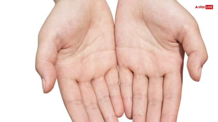 ఒక వ్యక్తి అరచేతిలో అదృష్ట రేఖ స్పష్టంగా, లోతుగా  విచ్ఛిన్నం కాకుండా శని పర్వతం వరకు చేరుకుంటే అది శుభకరం.  దీని అర్థం ఏమిటంటే, ఆ వ్యక్తి తన జీవితంలో కష్టపడి మరియు పట్టుదలతో విజయం సాధిస్తారు. అలాంటి రేఖ ఉన్న వ్యక్తులు తమ పనులలో నిరంతరం పురోగతి సాధిస్తారు  ప్రతి రంగంలోనూ విజయం సాధించే సామర్థ్యాన్ని కలిగి ఉంటారు.