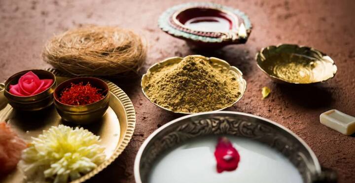 नरक चतुर्दशी, अभ्यंग स्नान आणि यम तर्पण – 20 ऑक्टोबर 2025, सोमवार या दिवशी केले जातील.