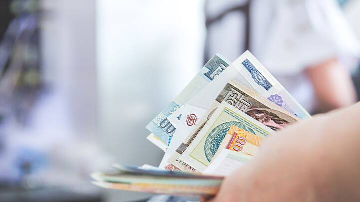 इसके अलावा तालिबान ने इंपोर्ट-एक्सपोर्ट पर भी नियंत्रण रखा है और ज्यादातर लेन-देन लोकल करेंसी में करने का नियम लागू किया है. इससे करेंसी सर्कुलेशन केवल अफगानिस्तान के अंदर सीमित रह गया है, और बाहरी मार्केट का असर कम हुआ है. यही वजह है कि अफगानी करेंसी फिलहाल स्थिर बनी हुई है.