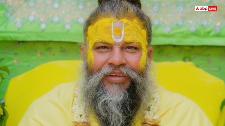 अगर विद्यार्थी जीवन में ब्रह्मचर्य का पालन नहीं हो पा रहा है, तो प्रेमानंद महाराज के अनुसार कुछ उपाय हैं. मन को भगवान के नाम में लगाएं, संतों के चरित्रों का श्रवण करें, बुरी संगत और व्यर्थ की चीजों से बचें और अपनी दिनचर्या में अनुशासन लाएं. इसमें नियमित भोजन, सही समय पर सोना, उठना और पढ़ाई या सेवा में व्यस्त रहना शामिल है.