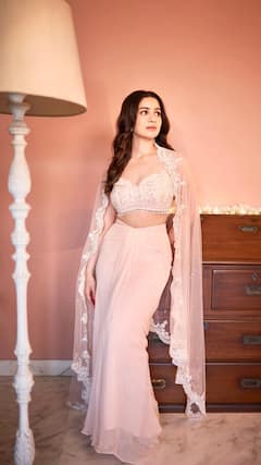 सारा तेंदुलकर की 10 खूबसूरत तस्वीरें, ग्लैमर में जाह्नवी-खुशी से आगे हैं सचिन की बेटी