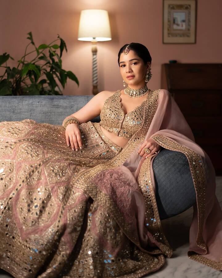 In this picture, Sara is seen in an embroidered lehenga with mirror work. To complete the look, she has carried simple accessories and made a bun in which she is looking very beautiful.