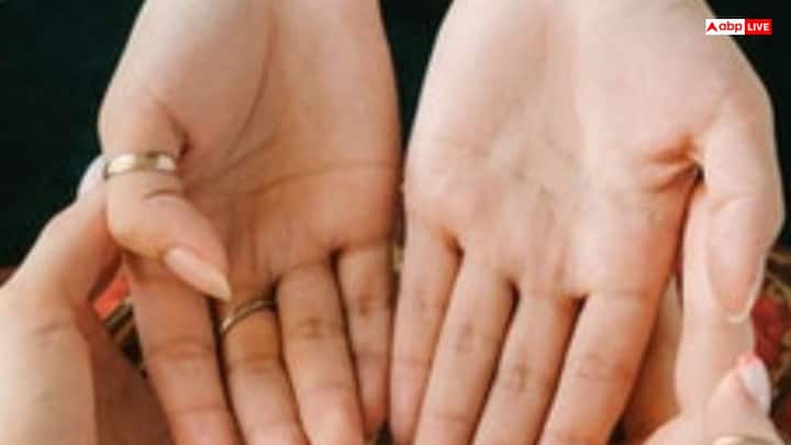 ఒకవేళ భాగ్య రేఖ తెగిపోయినా లేదా వంకరగా ఉన్నా అది శుభంగా పరిగణించపు. దీని అర్థం ఏమిటంటే వ్యక్తి తన జీవితంలో ఎన్నో ఒడిదుడుకులు  అడ్డంకులను ఎదుర్కోవలసి ఉంటుంది. ఇటువంటి రేఖ వ్యక్తి ఏ పని చేసినా, అందులో పదేపదే ఆటంకాలు ఎదురవుతాయని సూచిస్తుంది. అయినప్పటికీ, కష్టపడి  ఓపికతో అతను ఈ కష్టాలను అధిగమించవచ్చు.