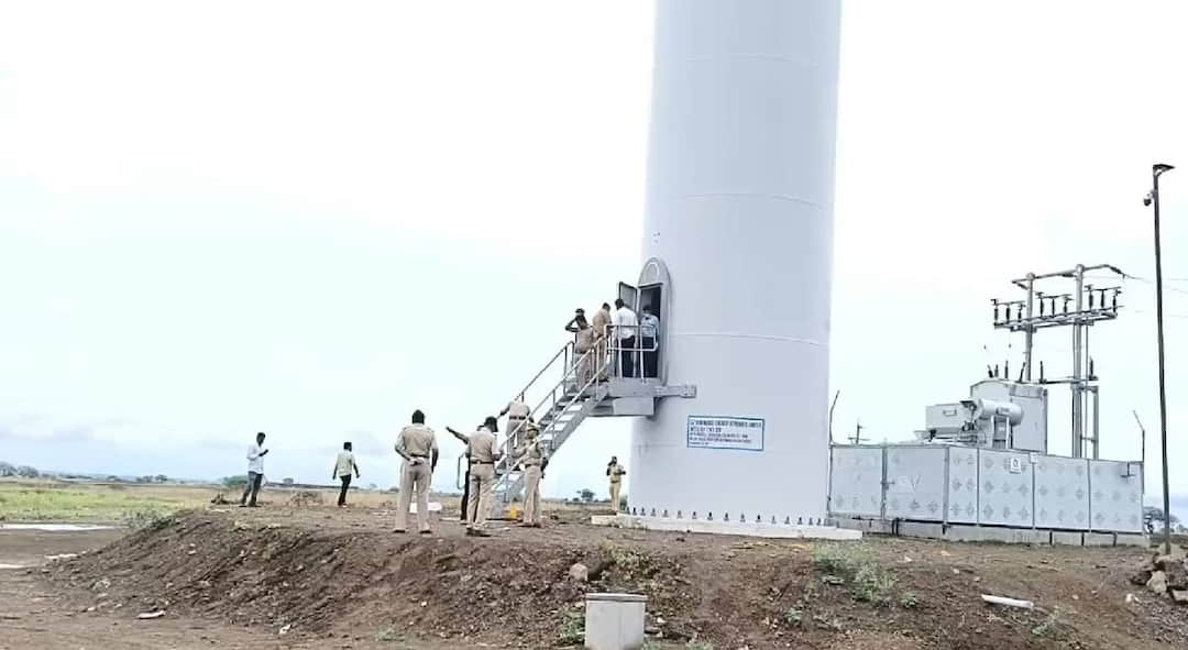 Beed Crime News Action under MCOCA against another gang in Beed windmill theft case Beed police Beed News : बीडच्या पवनचक्कीतील चोरी प्रकरणात आणखी एका टोळीवर मकोका अंतर्गत कारवाई; बीड पोलीस पुन्हा ऍक्शन मोडवर